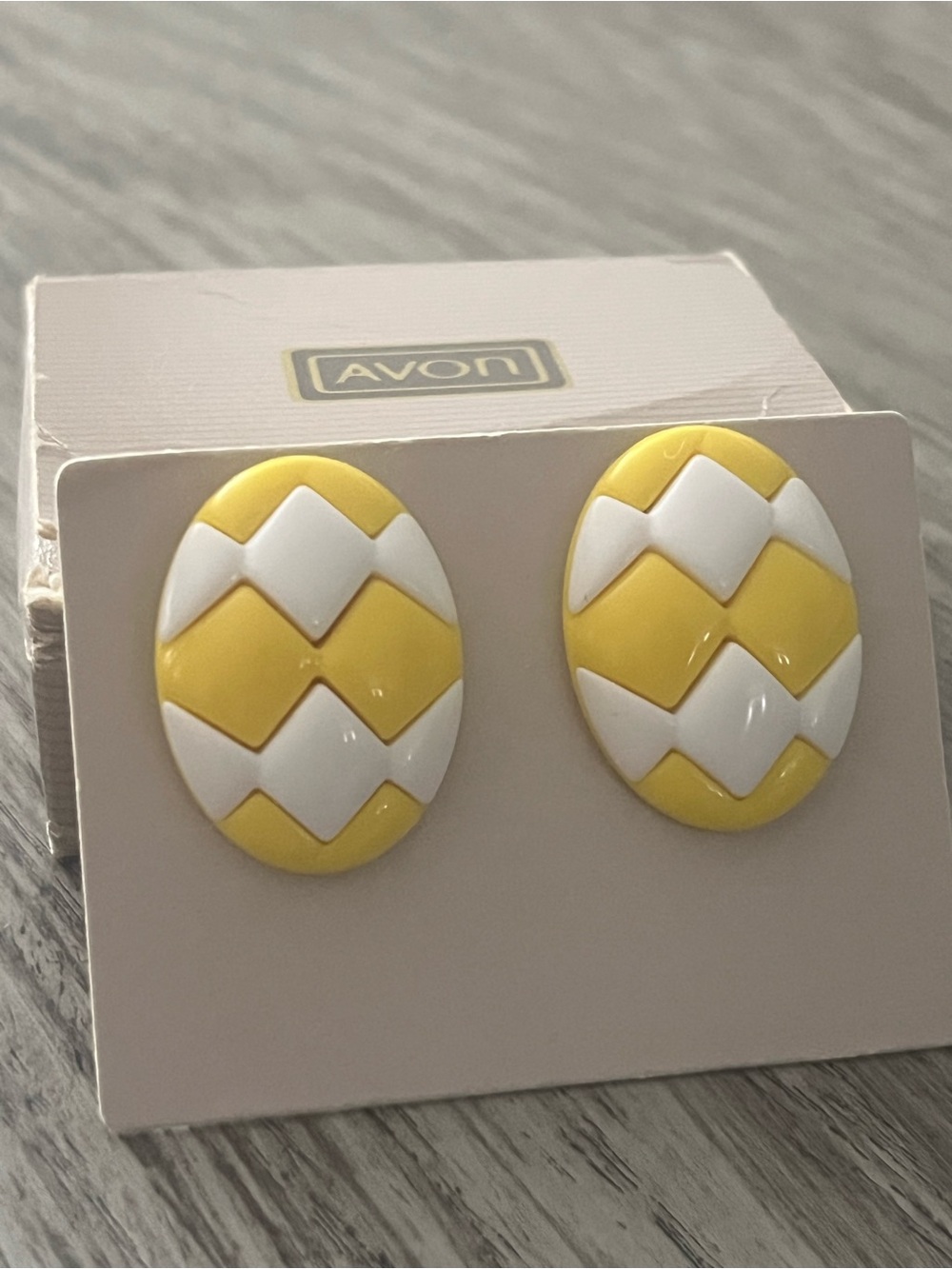 Vintage Avon Sunsations Lucite Earrings with Original Box | 1980s Fashion - Picture 8 of 9